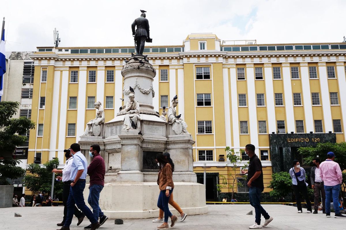 サンサルバドル旧市街の広場