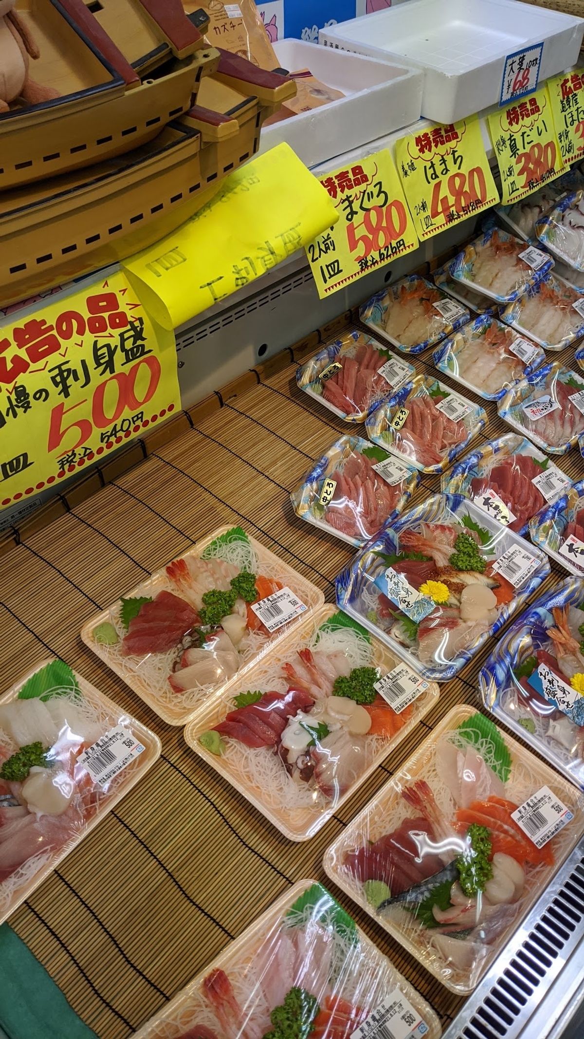 しほろ海山市場も行った。
フルーツサンドを目当てに行ったけど、土日限定の商...