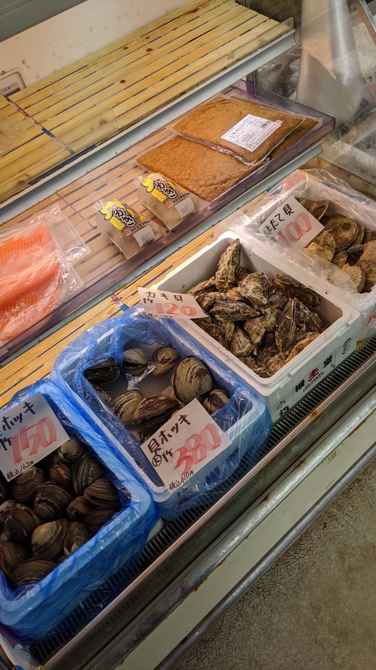 しほろ海山市場も行った。
フルーツサンドを目当てに行ったけど、土日限定の商...