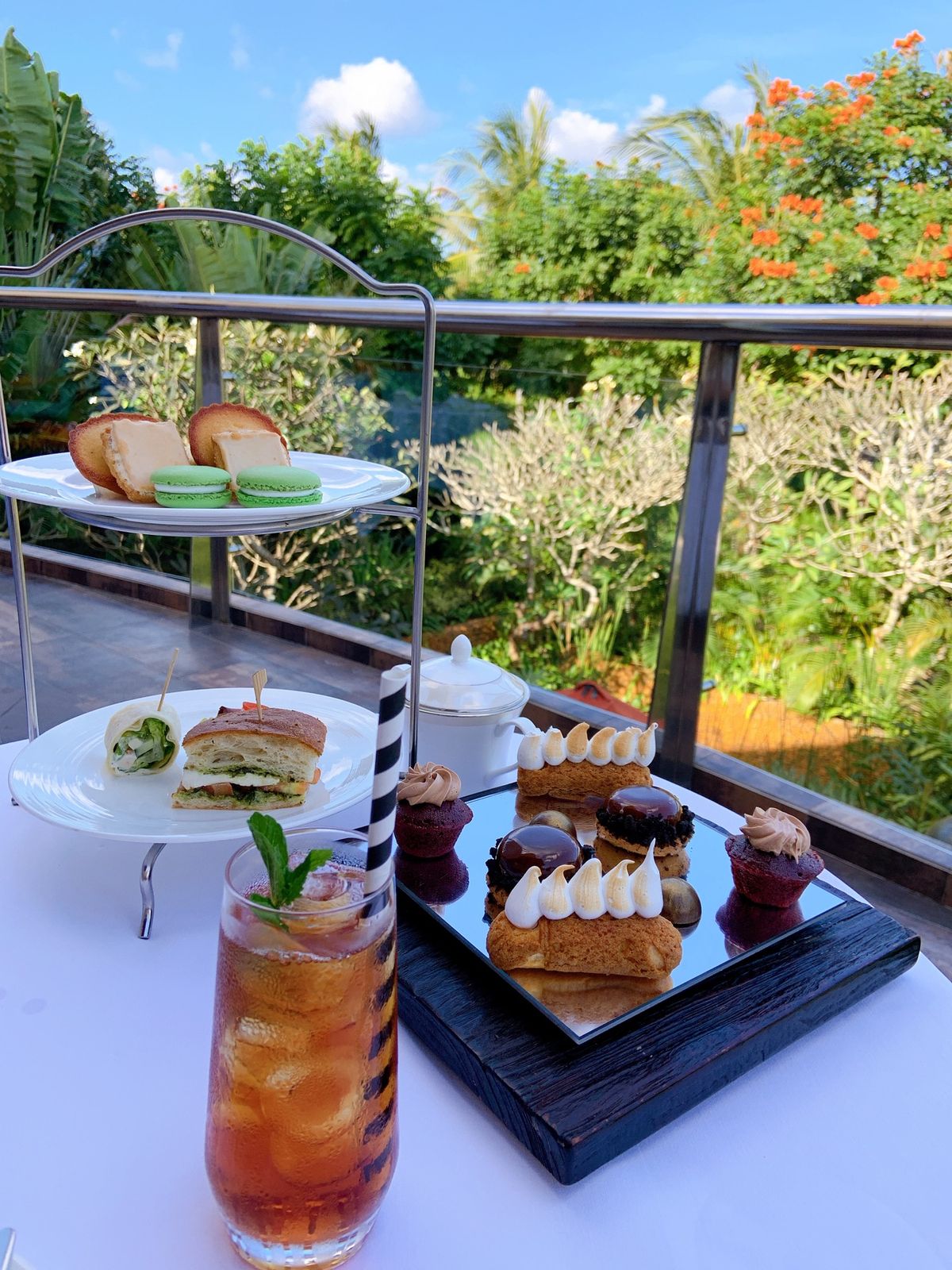 一度は泊まってみたかったセントレジス✨全てよかったけど、朝食の豪華さとレモ...