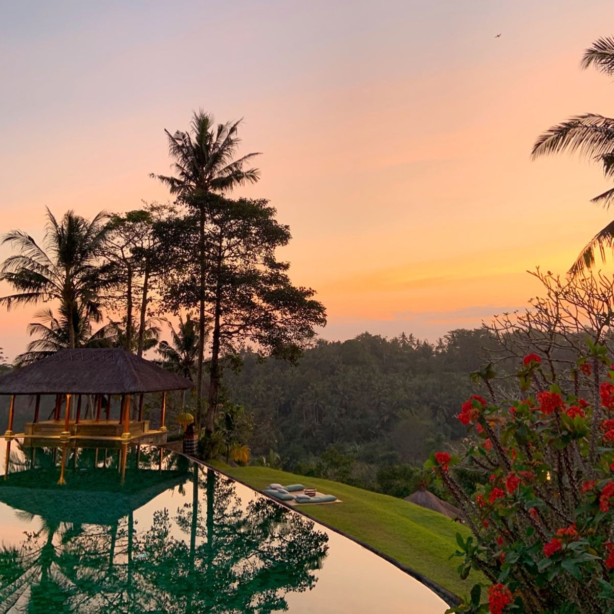 アヤナと正反対に静かで落ち着くホテルでした！部屋にテレビもなく、人も少ない...