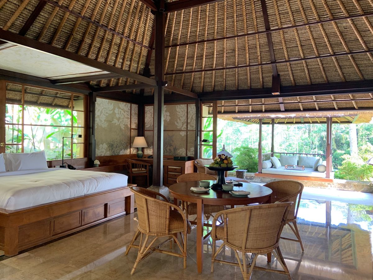 アヤナと正反対に静かで落ち着くホテルでした！部屋にテレビもなく、人も少ない...