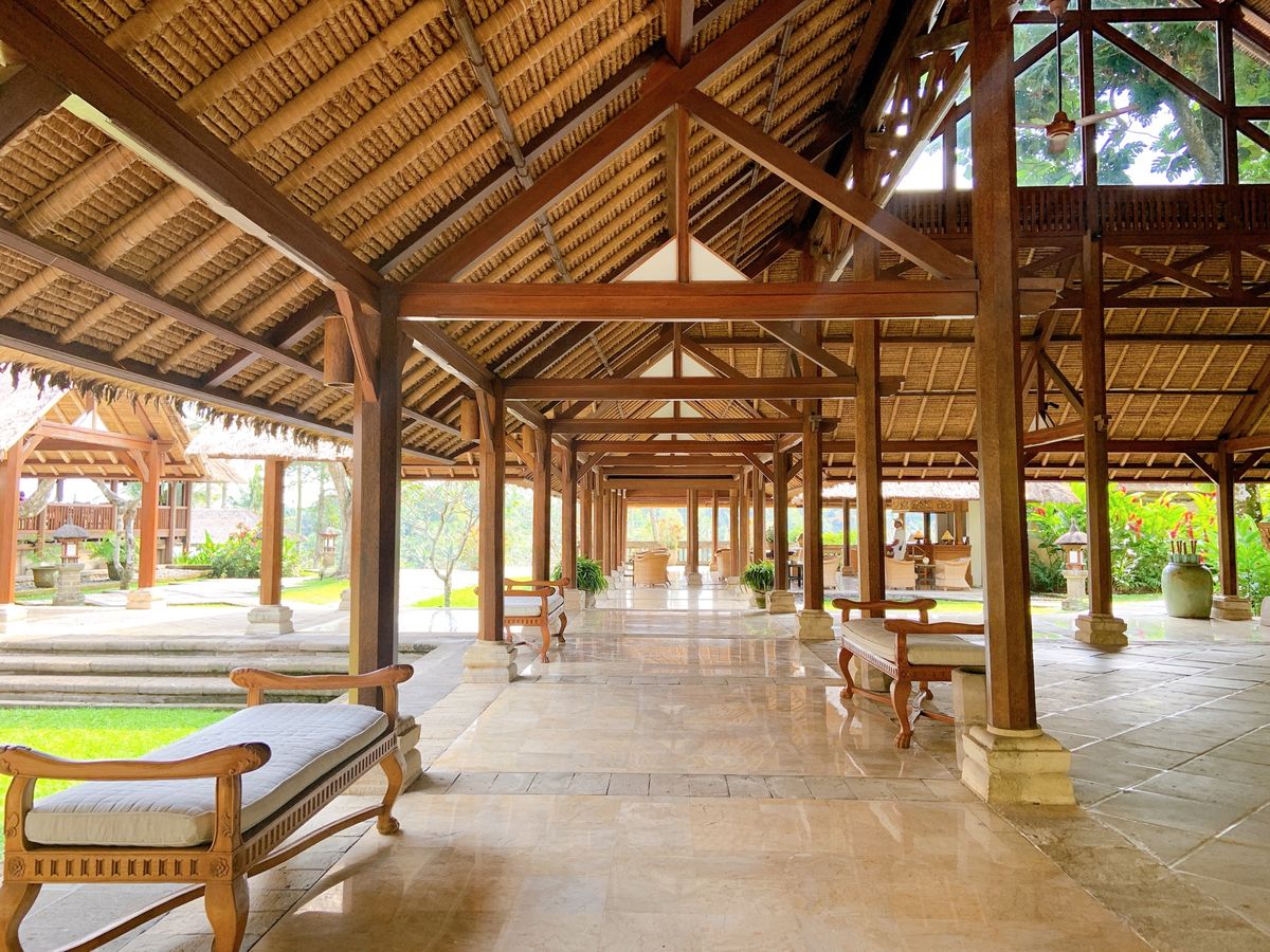 アヤナと正反対に静かで落ち着くホテルでした！部屋にテレビもなく、人も少ない...