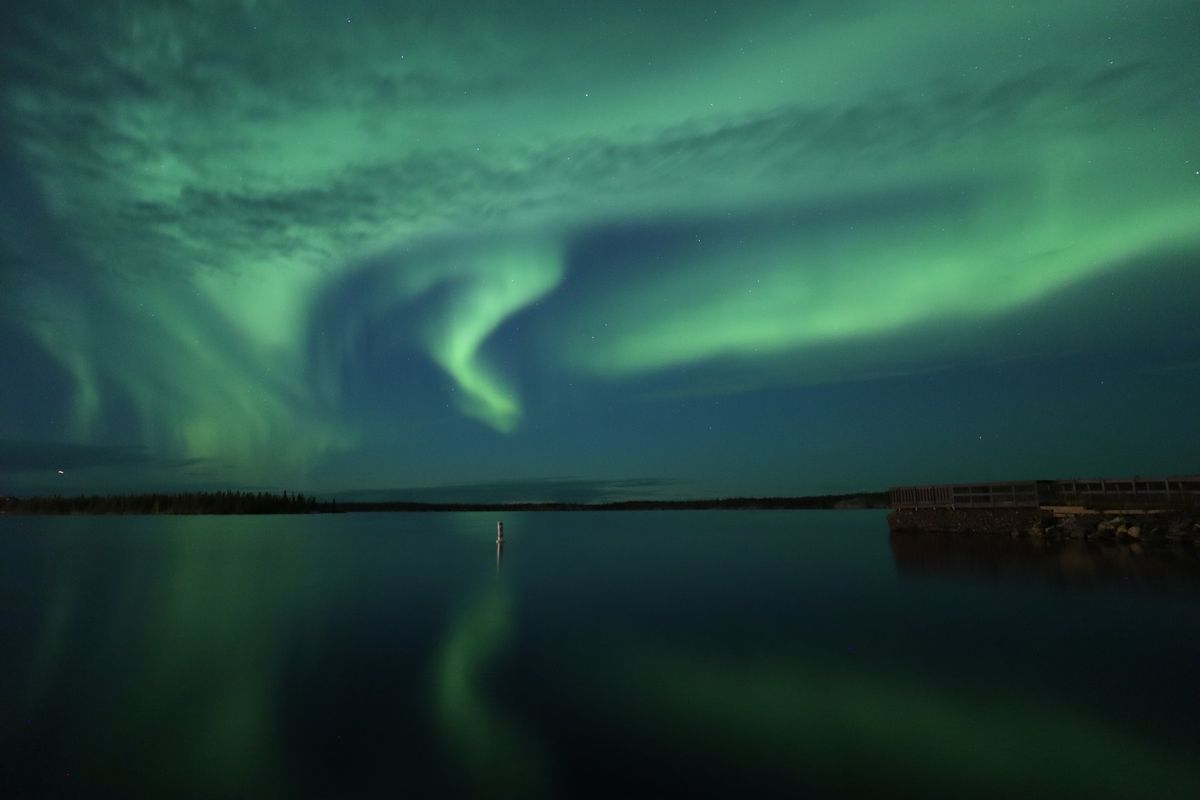 2日目はオーロラツアーへ！
ホテルを1歩出た時から見上げればオーロラ✨バス...