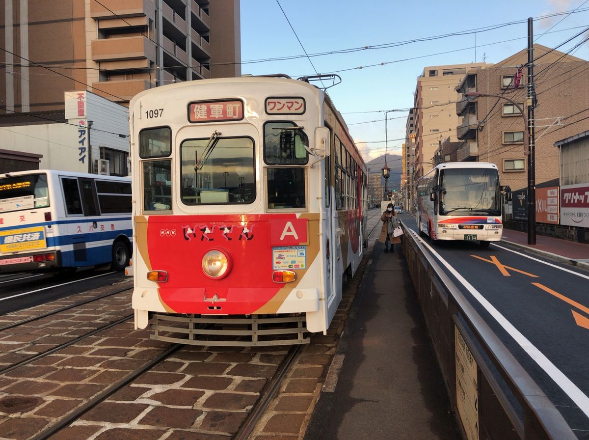 市内には市電が走ってました。