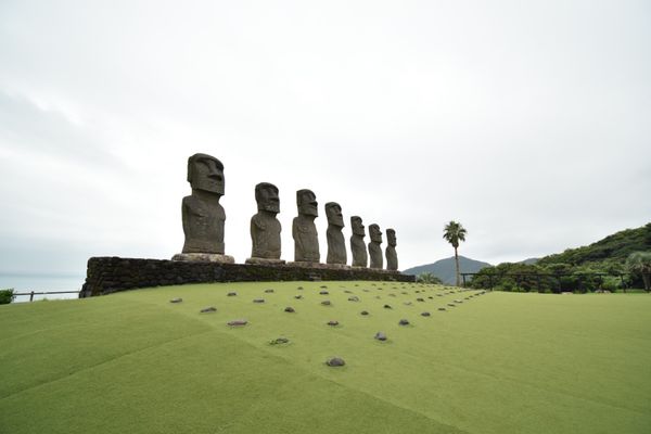日本・鹿児島県「宮崎１人旅！ちょい鹿児島！」の写真：サンメッセ日南！のモアイ像！