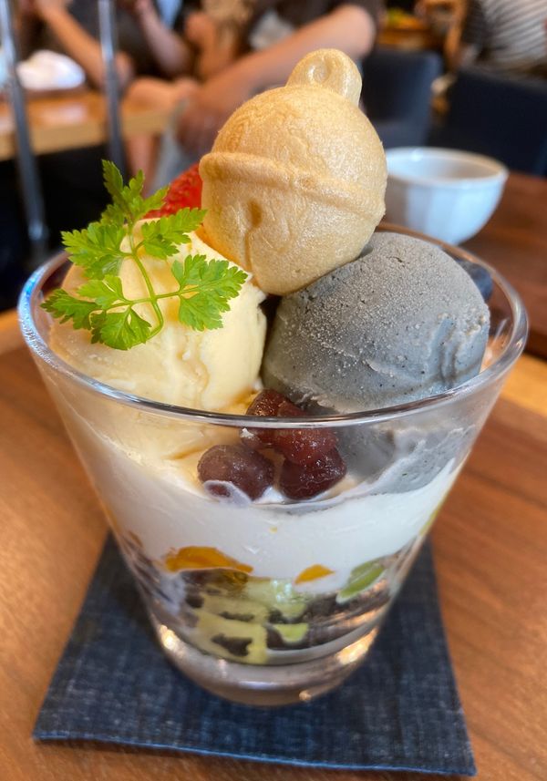 日本・福岡「ご飯を食べに福岡」の写真：2日目のおやつに鈴懸本店のパフェ。
美味し。