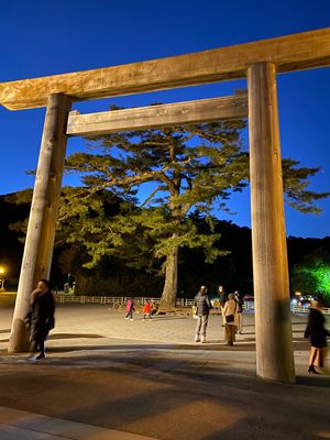 年越しお伊勢さん　⛩が神秘的で偉大でした。
おかげ横丁も元旦準備で大忙し