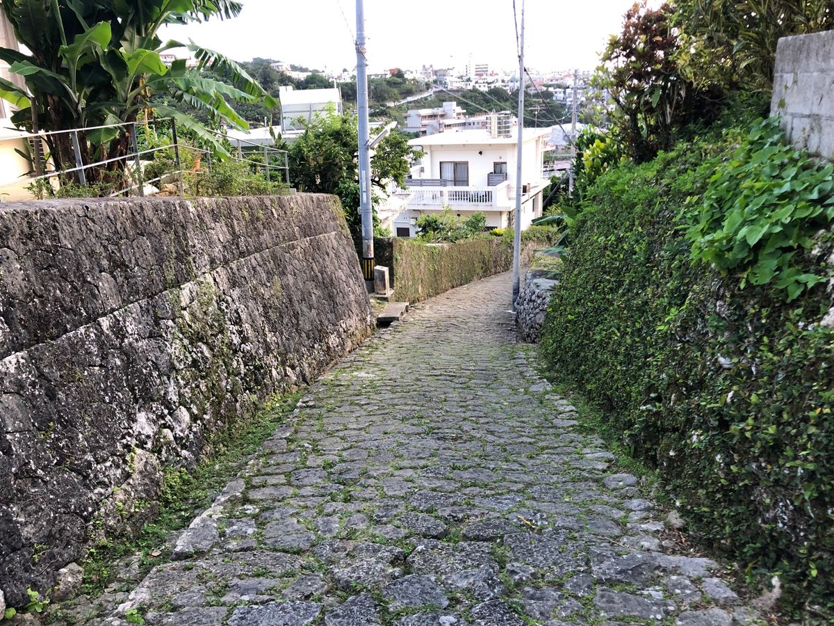 イラブチャーの握りが印象的
首里城の復興を願ってます