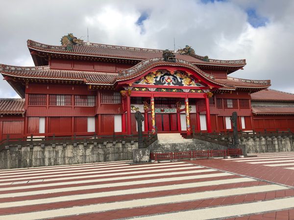 日本・沖縄県「沖縄出張」の写真：イラブチャーの握りが印象的
首里城の復興...