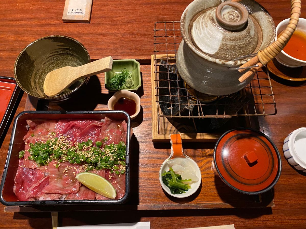 松坂牛！

津駅のいせもん本店さんでいただきました！