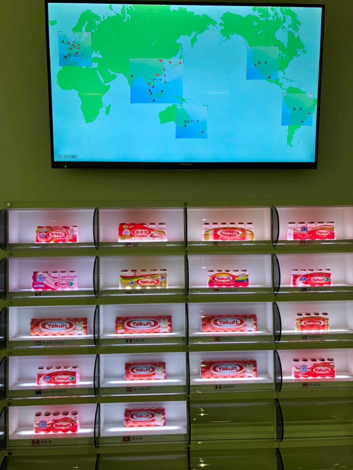 世界のヤクルト色々違ってて面白かった！
最後はお土産にヤクルトいただいたよ🙌