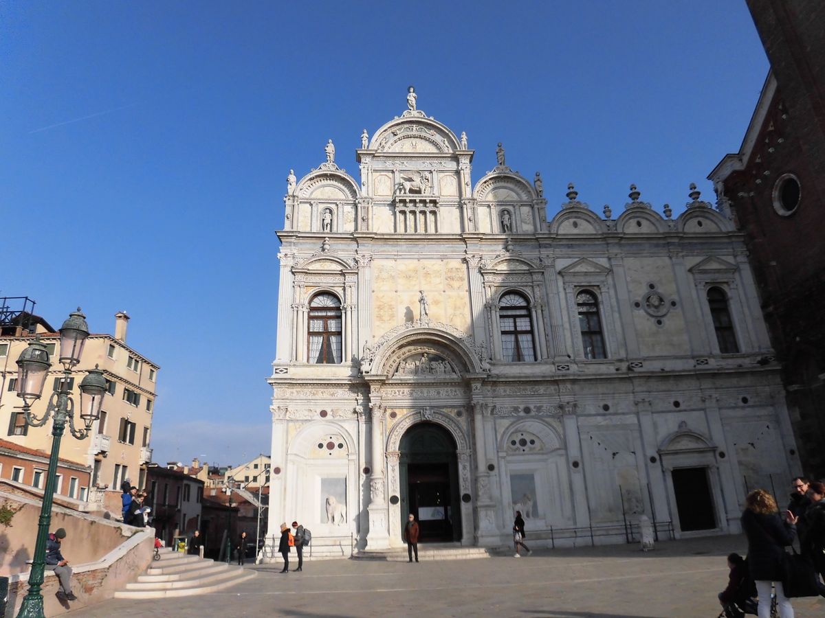 ヴェネツィア散策中　寒かったー。暖かいジェノヴァとは大違い。
順に言わずと...