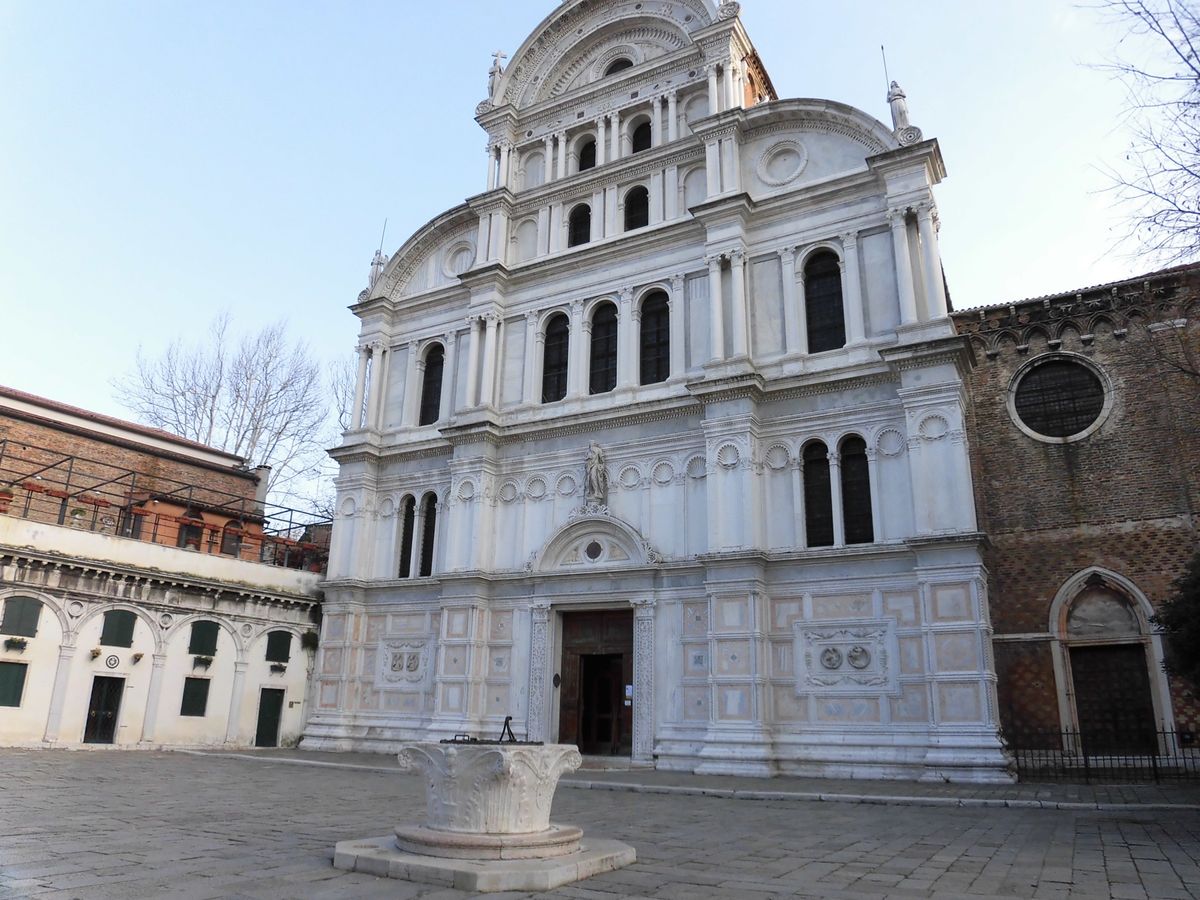 ヴェネツィア散策中　寒かったー。暖かいジェノヴァとは大違い。
順に言わずと...