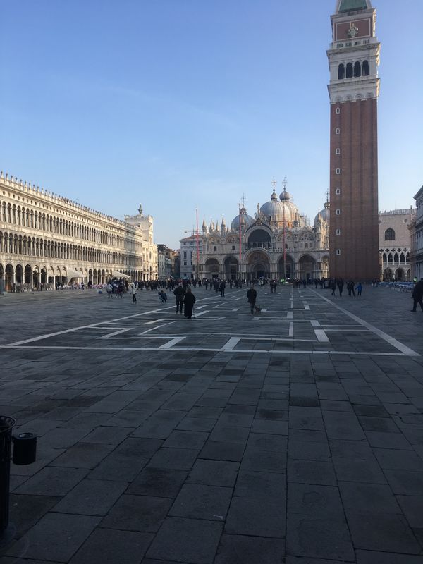 イタリア・ヴェネツィア「イタリアの思い出」の写真：ヴェネツィア散策中　寒かったー。暖かいジ...