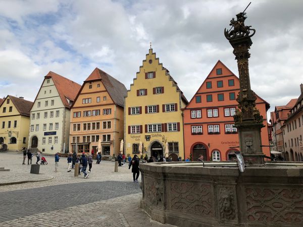 ドイツ・ミュンヘン「南ドイツの旅」の写真：メルヘンの街ローテンブルク。メーデーにあ...