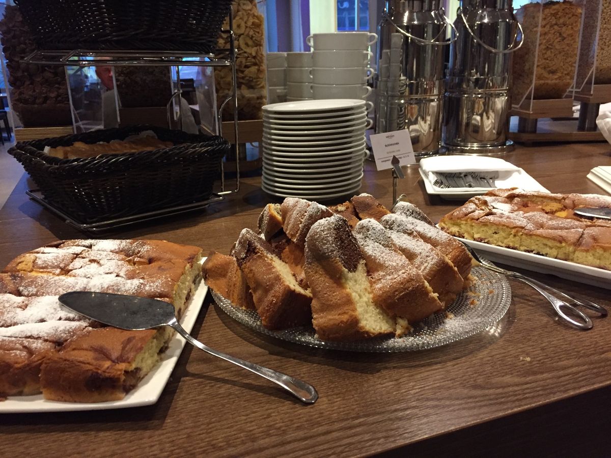 初めての一人旅なので、
リムジンバス乗り場から徒歩圏内の
リーズナブルなホ...