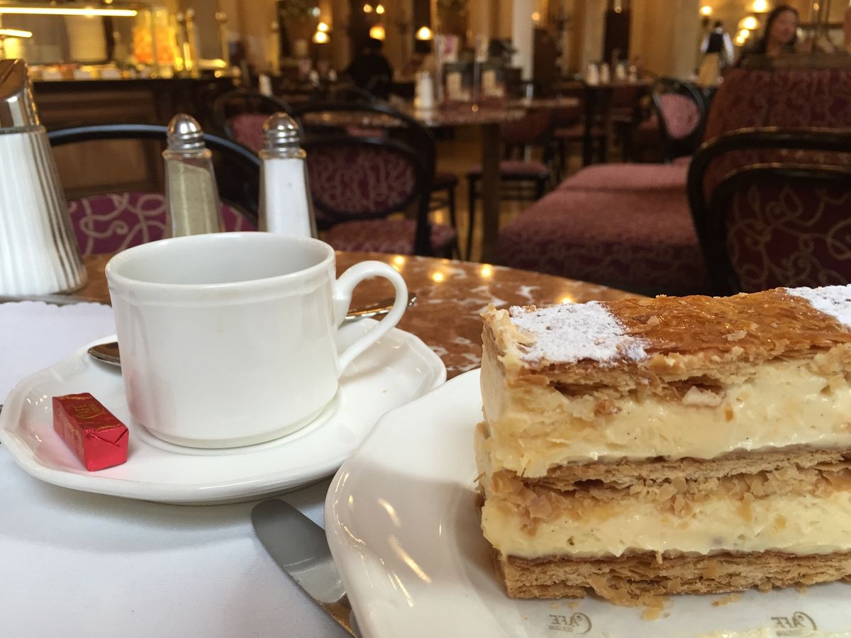 きっともう二度と来れない
「カフェ・ツェントラル」
朝食にケーキまでつけて堪能✨