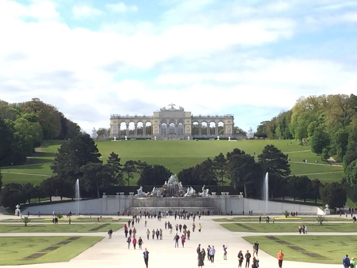 シェーンブルン城と庭園。