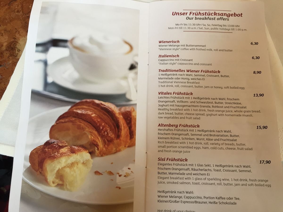 きっともう二度と来れない
「カフェ・ツェントラル」
朝食にケーキまでつけて堪能✨