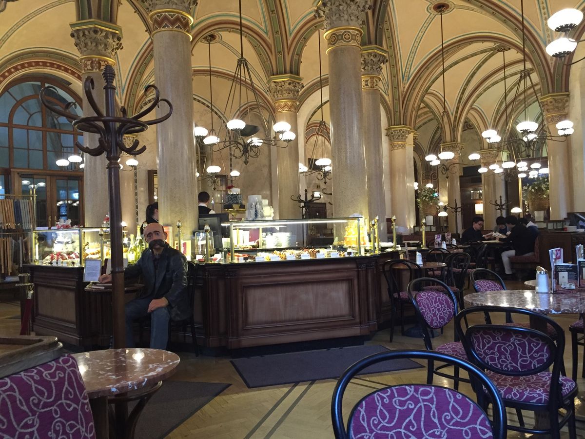 1876年創業、ウィーンを代表する老舗カフェ
「カフェ・ツェントラル」
開...