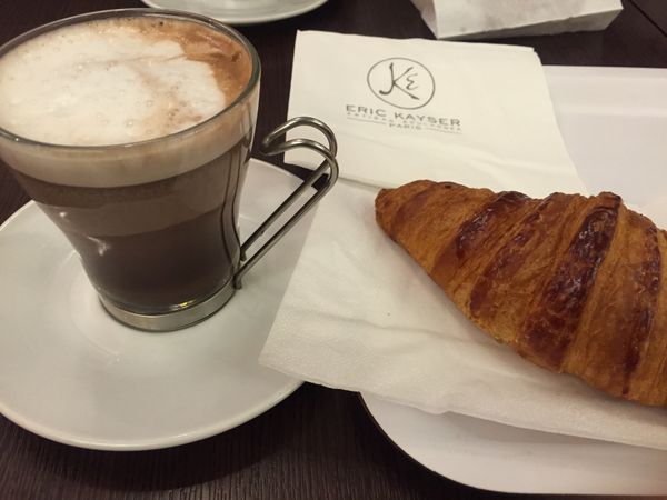 フランス・パリ「Xmasのパリ」の写真：本場のショラショーが飲みたくて、
毎朝、...