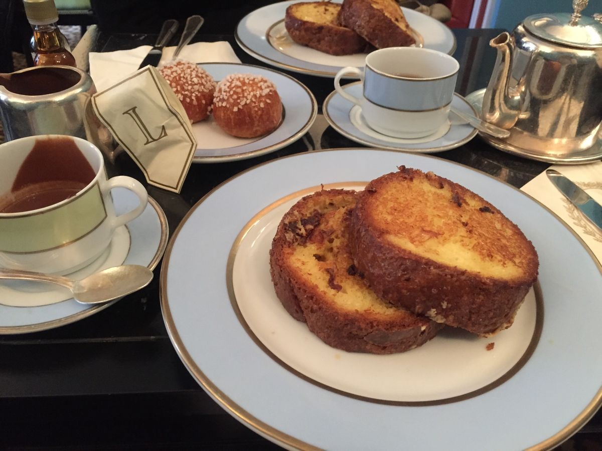 本場のショラショーが飲みたくて、
毎朝、いろんなカフェへ。
ラデュレのショ...