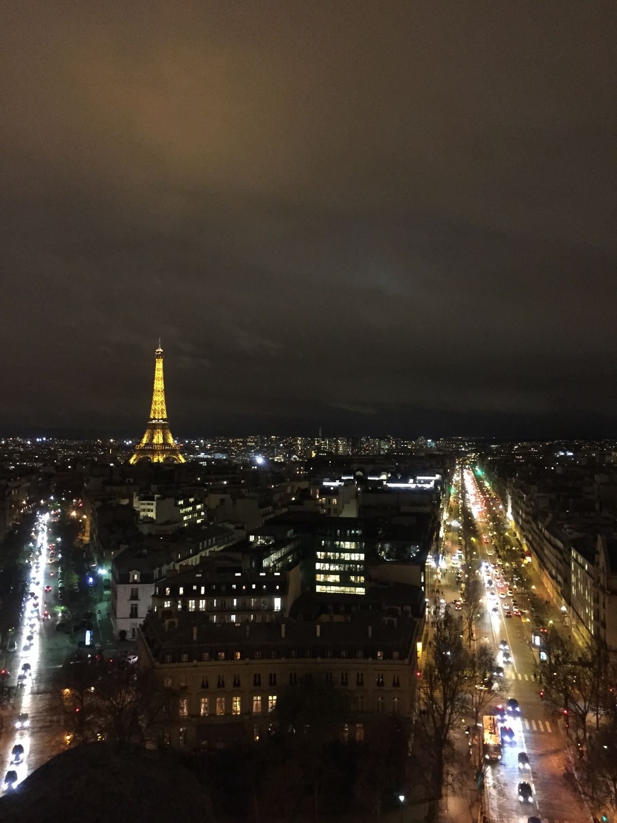 写真で見てたXmasのシャンゼリゼ通り。