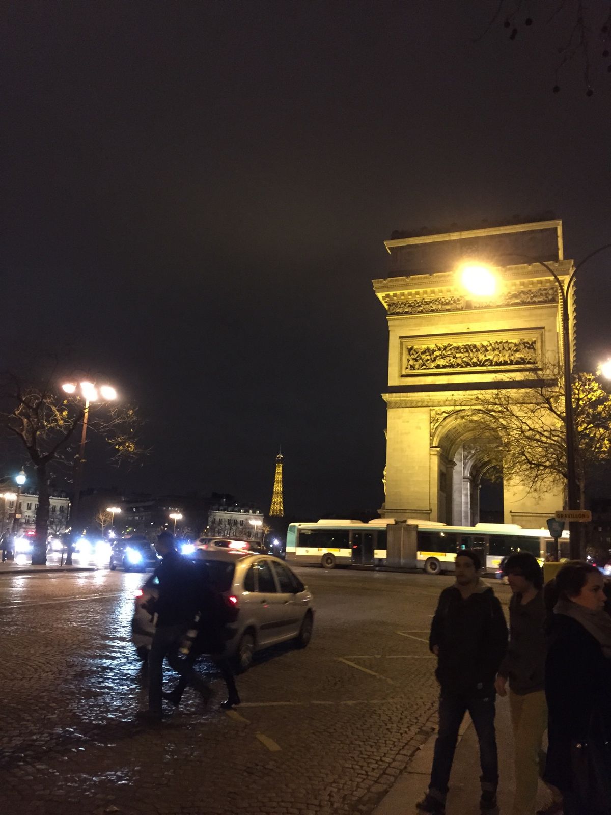 写真で見てたXmasのシャンゼリゼ通り。