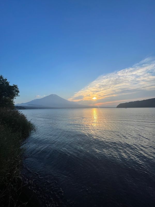 日本・山梨県「山中湖キャンプ　ノルディスクテレマーク1ULW」の写真：山中湖と富士山と夕日
