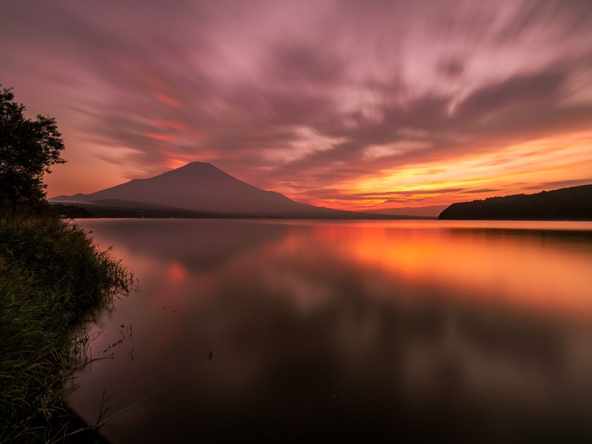 FUJIFILM GFX100Sで撮った富士山と夕日

軽くレタッチしたも...