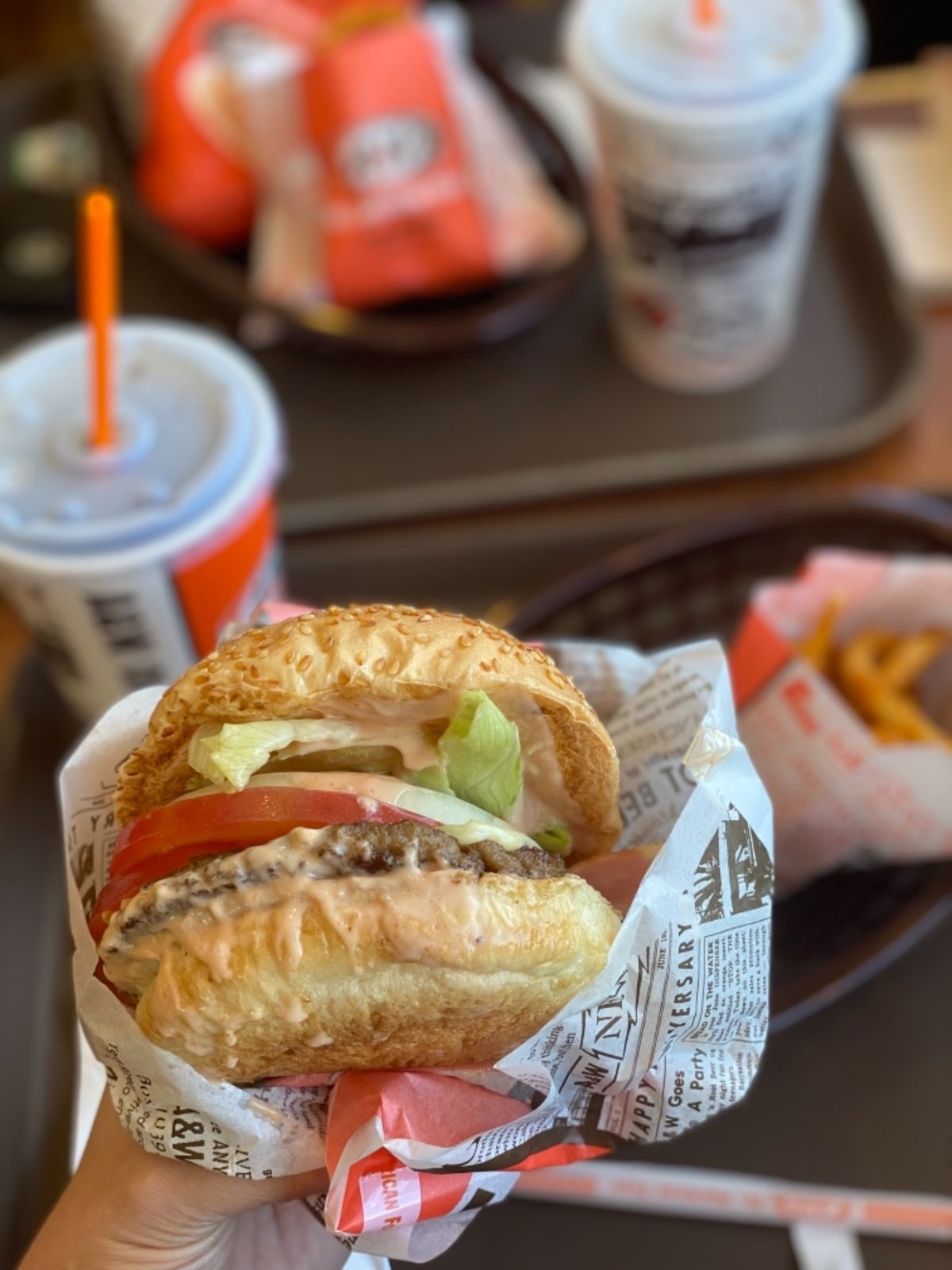 A&W 牧港店

沖縄で有名なファーストフード
初めて実食🍔
かなりボリュ...