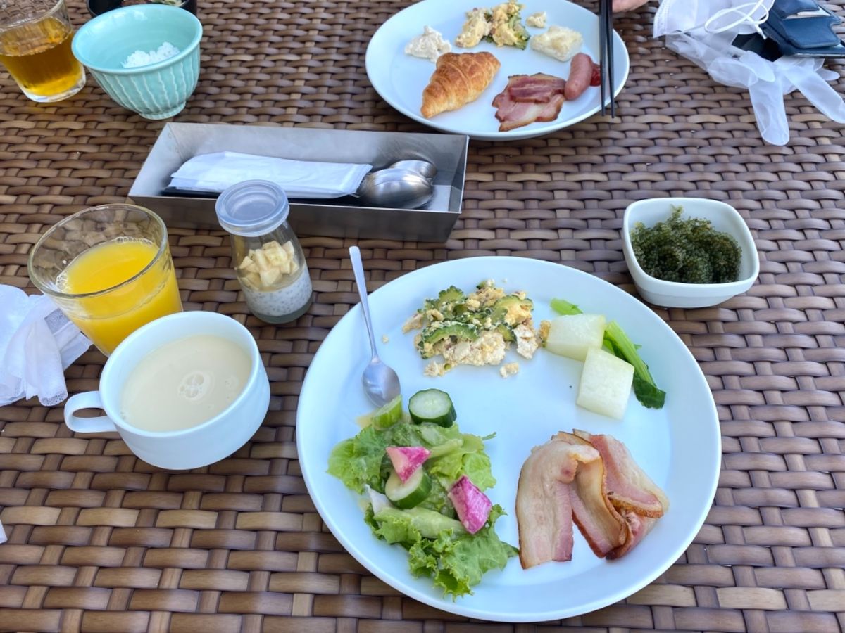朝の方がより海がブルーで綺麗だった！
朝食は種類も多いし美味しいし大満足😋