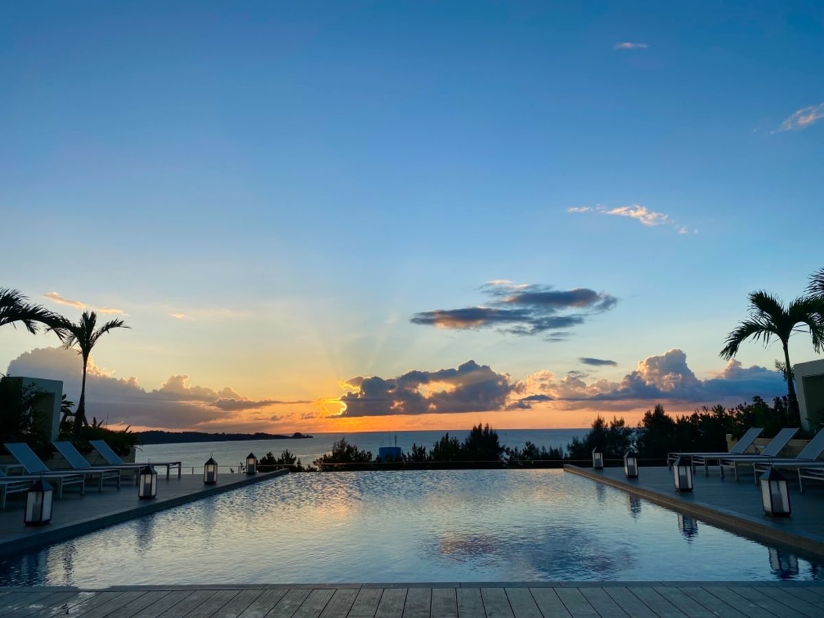 HIYORIオーシャンリゾート沖縄

夕食前にバルコニーとプールサイドから...