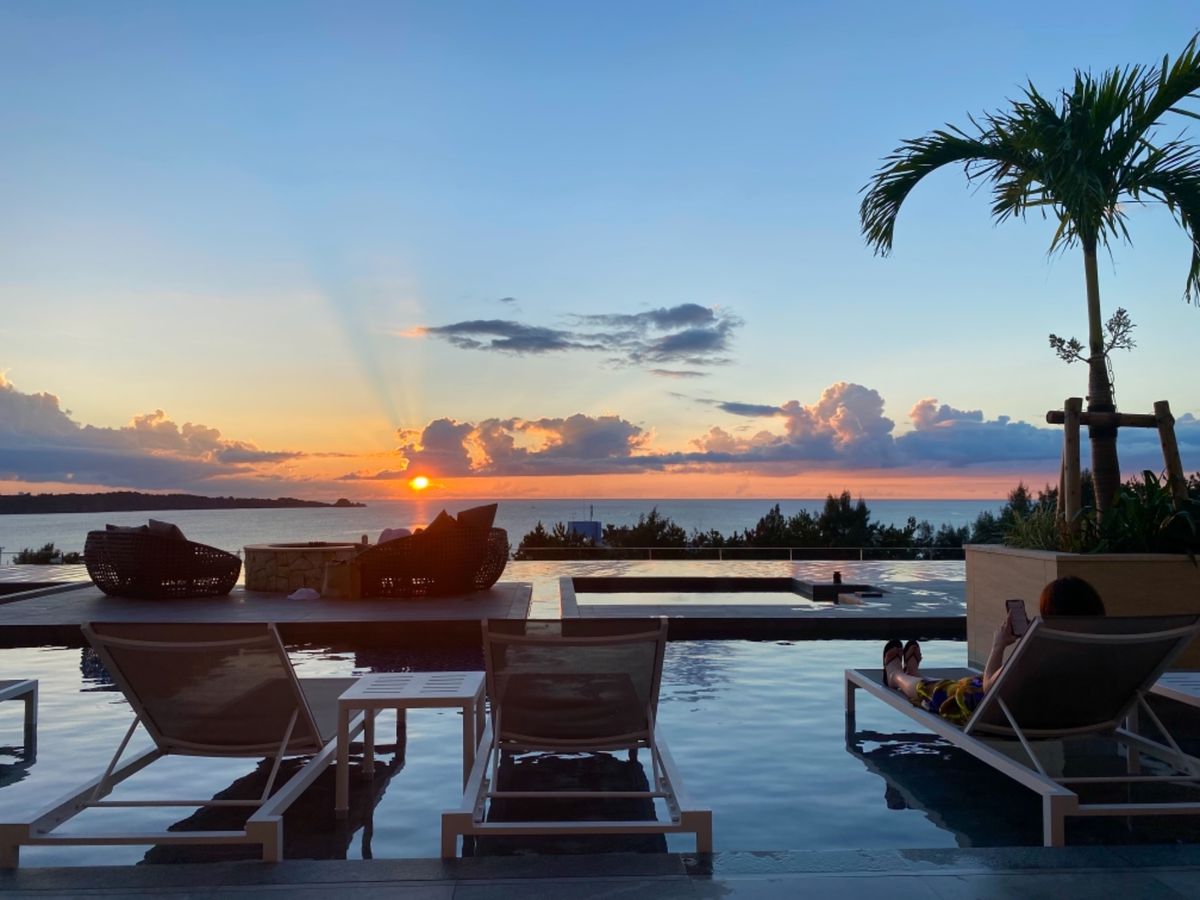 HIYORIオーシャンリゾート沖縄

夕食前にバルコニーとプールサイドから...