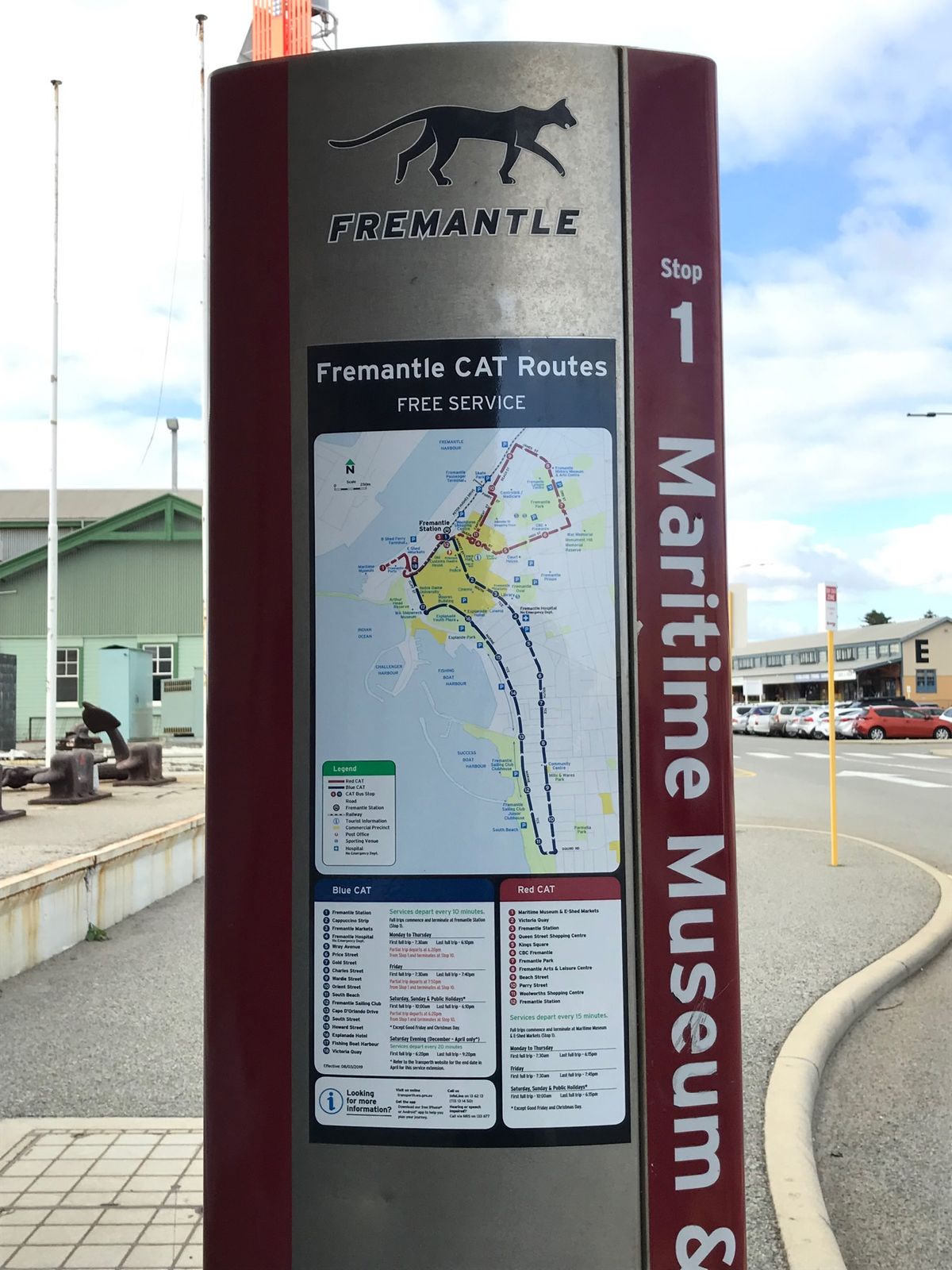 香港からまっすぐ下ってパースへ。
機内でこの地図を見るのが大好きで。

日...