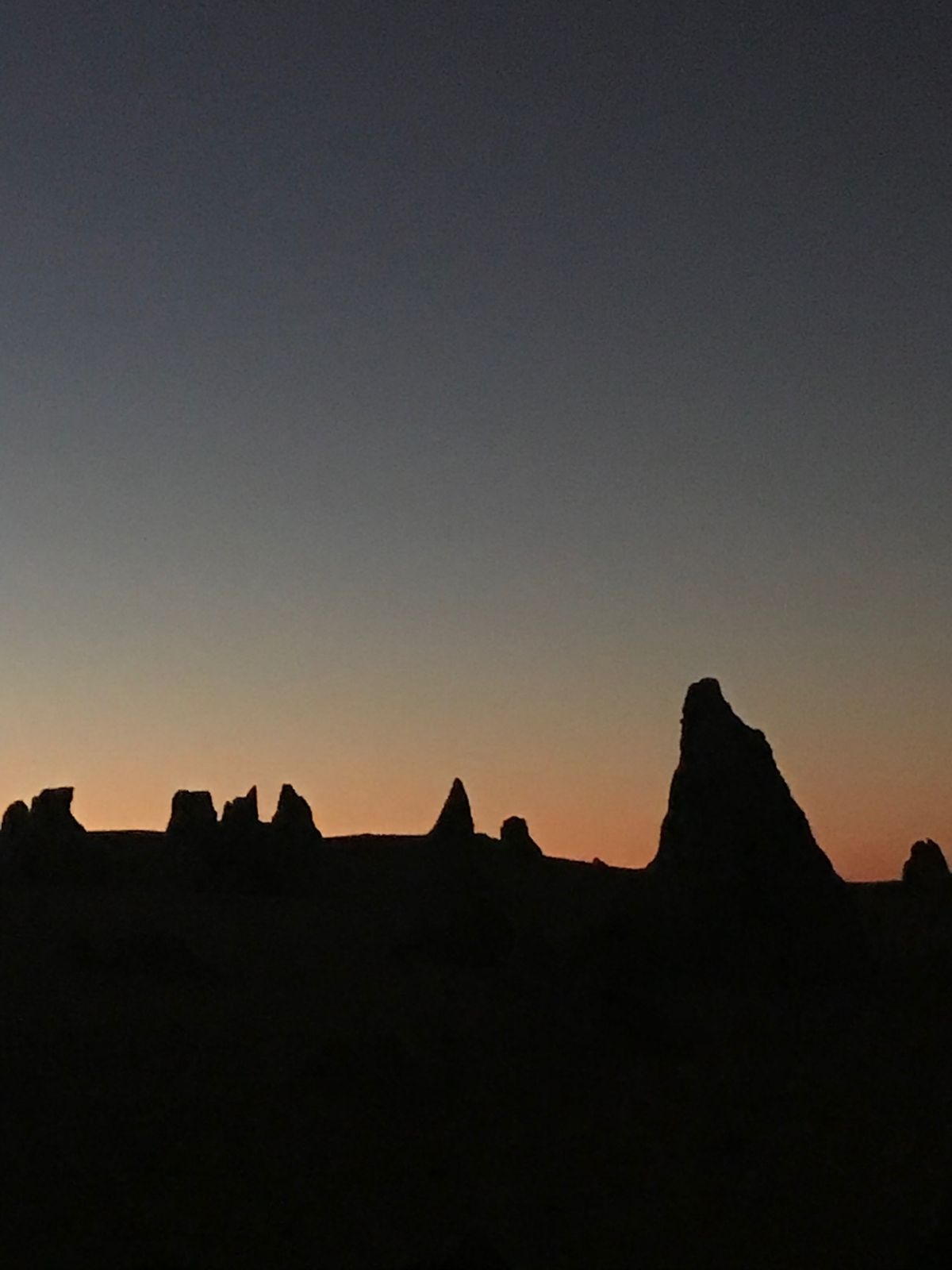 カバシャムで時間を使い過ぎ、急いで北上し宿にチェックイン（18時まで！）、...