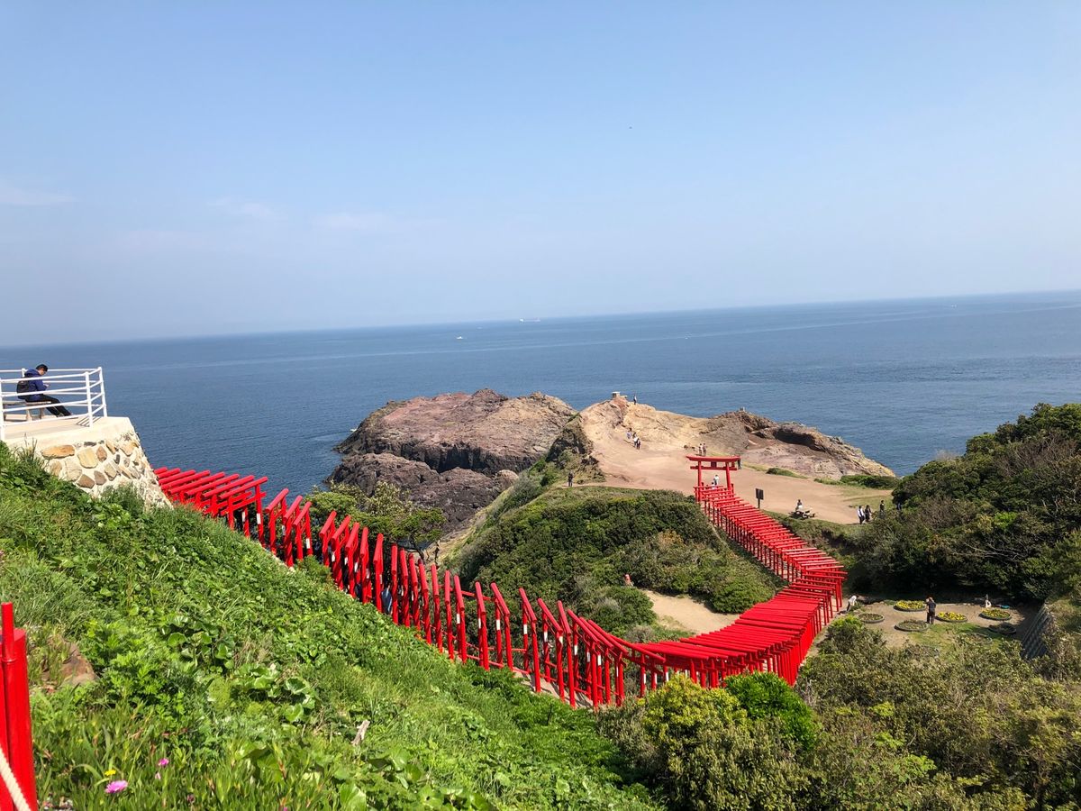 元乃隅稲荷神社、秋吉洞