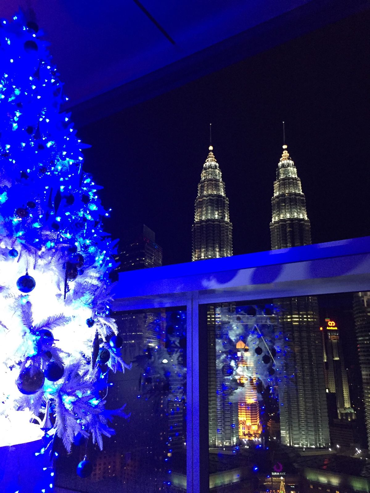 ツインタワーの見えるBARへ🍸