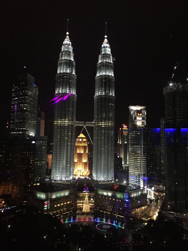 マレーシア・クアラルンプール「マレーシア弾丸ツアー」の写真：ツインタワーの見えるBARへ🍸