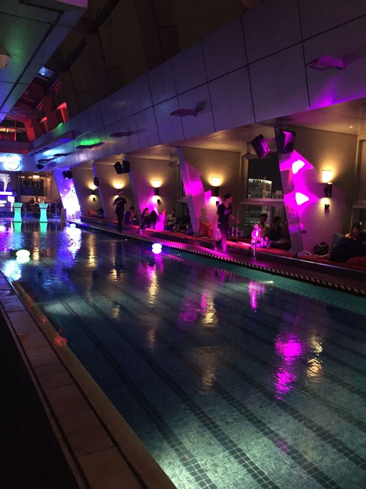 ツインタワーの見えるBARへ🍸