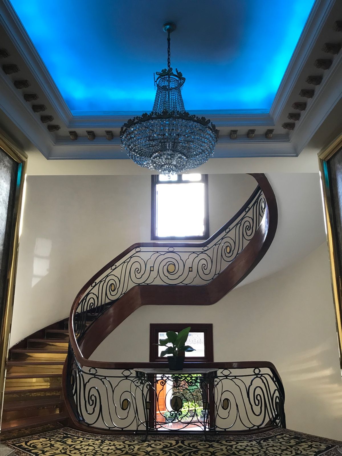 MAJESTICで。
サイゴン川を眺めながら朝食。
お粥や麺料理ほか色々あ...