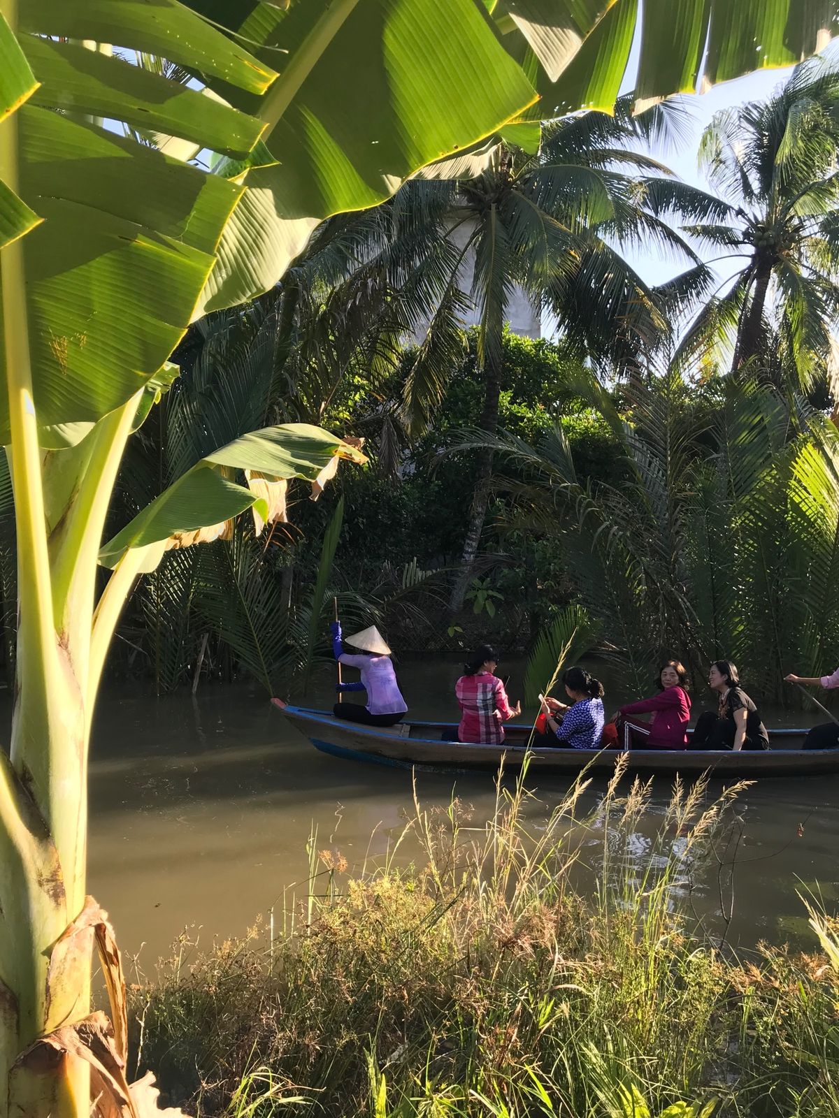 オプショナルツアーに申し込んでメコンデルタ半日観光。
私は２度目なので、午...