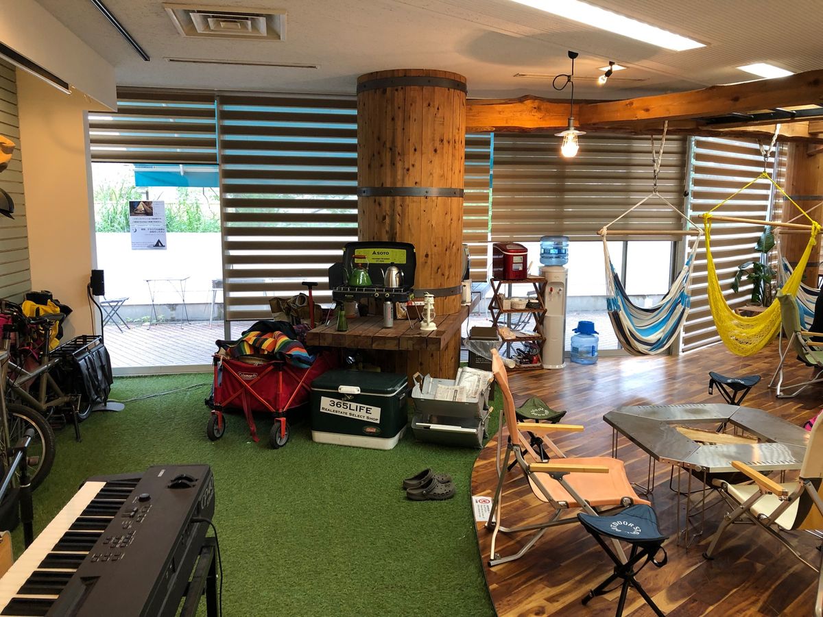 1日目の宿泊先はアウトドアホテル。
賃貸マンションをホテルにしたような感じ...