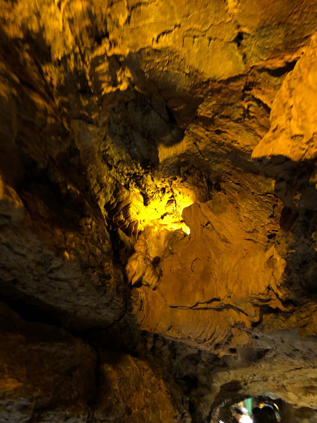 洞窟は欠かせません！