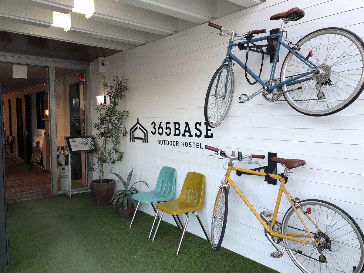 1日目の宿泊先はアウトドアホテル。
賃貸マンションをホテルにしたような感じ...