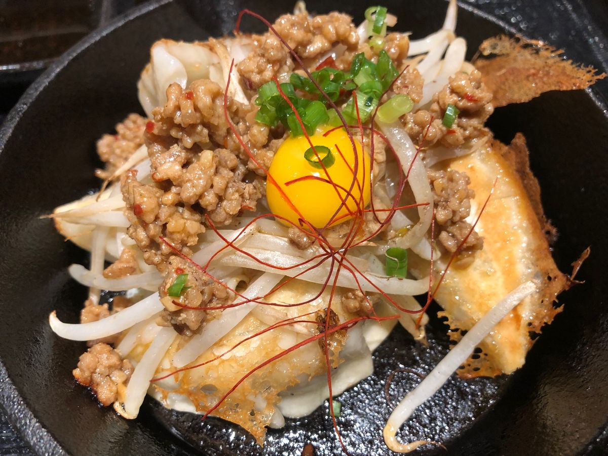 浜松グルメ。左から・・
さわやかのハンバーグ
浜松餃子？
たしか浜松駅の石...