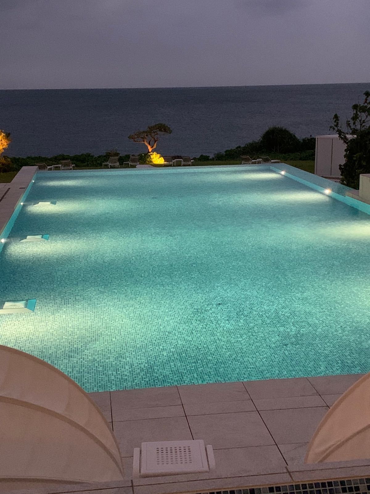 2泊目はこちらのホテル😍
憧れていたので期待しまくり。
部屋から見える海🏖...