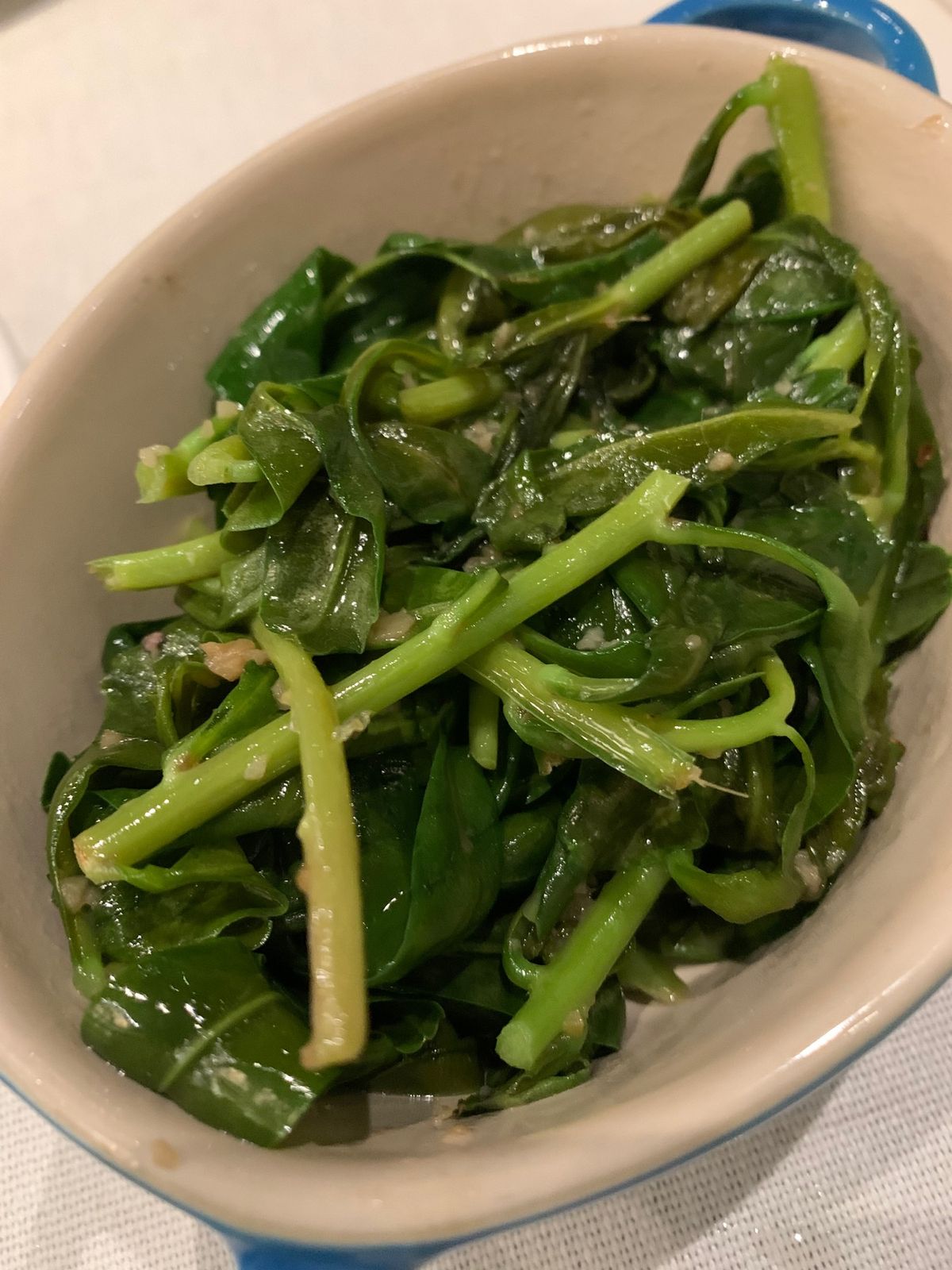 付け合せのお野菜。
宮古島産のなんとかって言ってたけど、長命草に見えた。
...