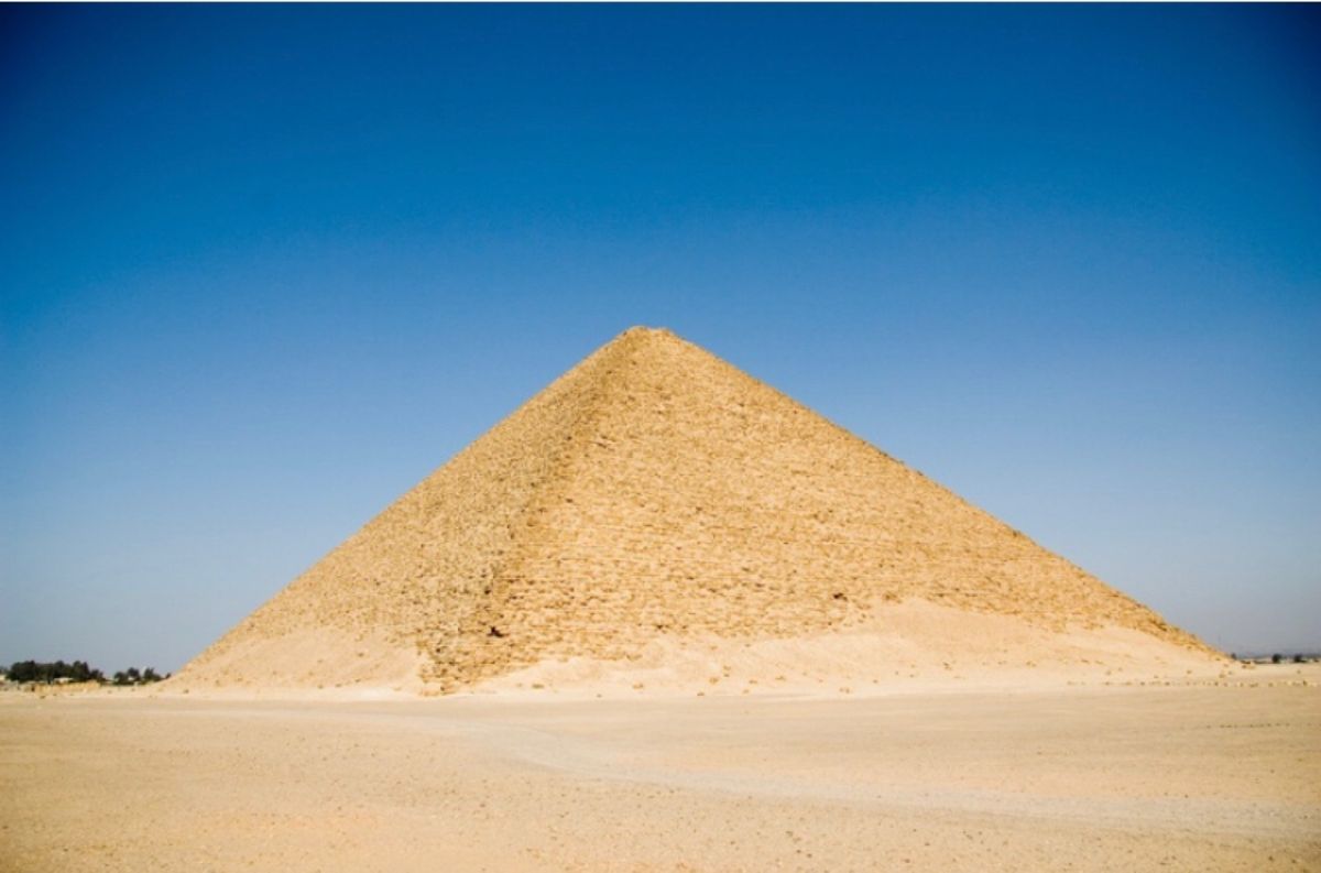 ●ダハシュール　赤のピラミッド（世界遺産）
●ダハシュール　屈折ピラミッド...